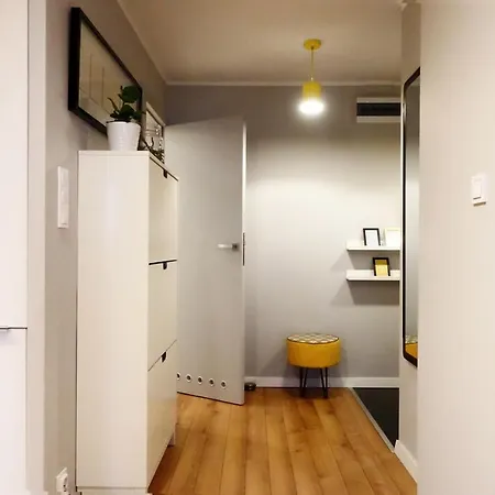 Modern Studio Apartment *